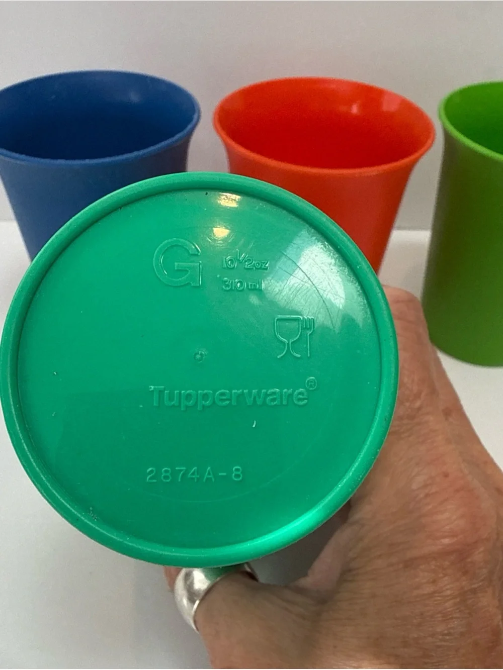 Tupperware drink cups kids lot 4 two sizes.